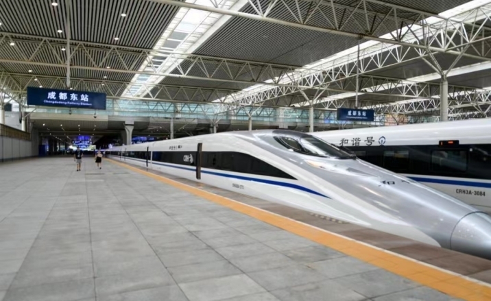Chengdu-Hong Kong direct high-speed train began operation